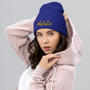 Jingle Bells Beanie: Festliche Wintermütze mit Manschetten