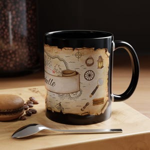Taza personalizada de acuarela vintage con diseño de pergamino antiguo, papiro y mapas antiguos, regalo de 11 oz para amantes de la historia, taza de café personalizada, única