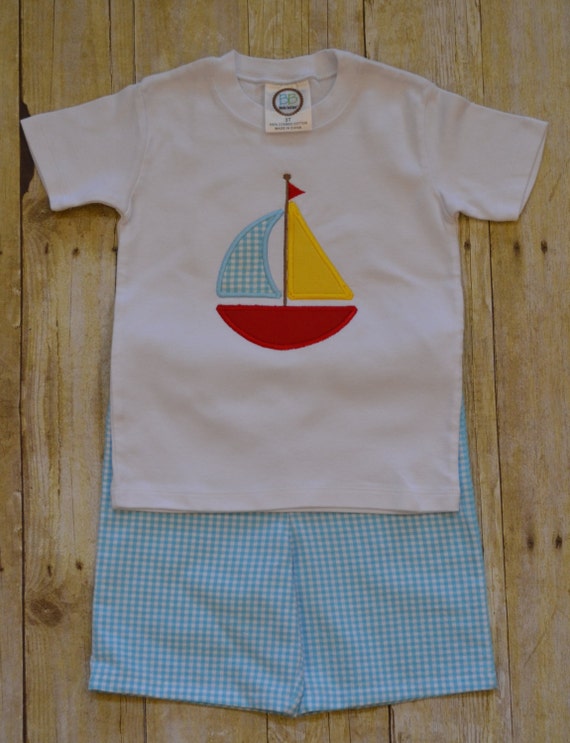 Gingham shorts with appliqué shirt outfits.