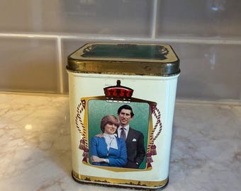 Metal Tin commemorating the marriage of the Prince of Wales and Lady Diana Spencer 29th July 1981