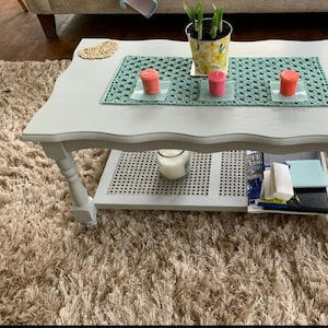 Camino de mesa pequeño, estilo bohemio hecho a mano. Regalos de inauguración de casa, regalo para un nuevo hogar. Camino de mesa de crochet texturizado. Tamaño personalizado.