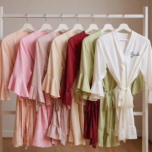 Robes personalizados para madrinhas, robes com babados para o nascimento, robe de cetim para casamento, robe de noiva com rosas, pedido de casamento para madrinhas, presentes para chá de panela