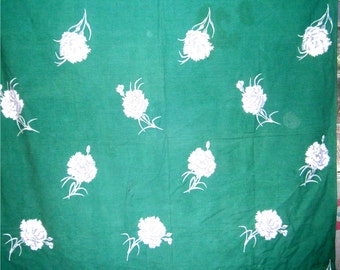 1950s PRINT KITCHEN TABLECLOTH - White Carnations on Green