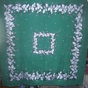 1950s PRINT KITCHEN TABLECLOTH - Silver Holly – Christmas