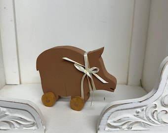 Primitive Wooden Pig on Wheels – Farmhouse Decor