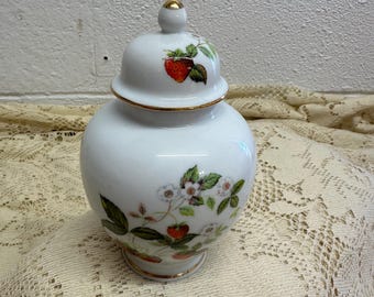 Vintage Country Collection Strawberry Ginger Jar – Japan