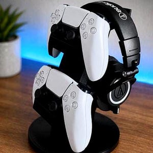 Dual PS5 Controller Stand & Headset Holder | 3D Printed Gaming Station | PlayStation 5 Desk Organizer | Custom Gamer Tag Dock