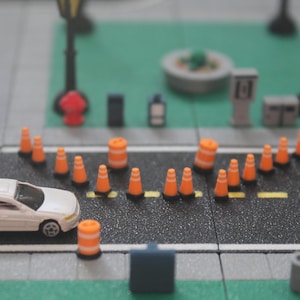 N Scale Construction Drums - 10 Pcs - Orange and White - Miniature Construction & Highway Road Work Accessories - Printing Cubed
