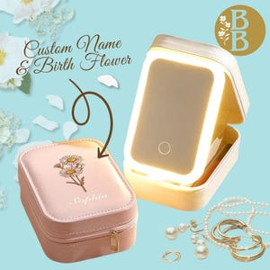 Personalisierte Geburt Blume Schmuckschatulle mit LED Spiegel PU Leder Organizer Benutzerdefinierte Name Geschenk für Frauen Geburtstag Brautjungfer Geschenk