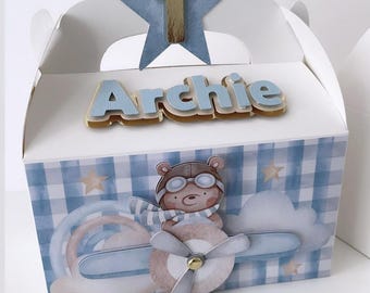 Geschenkbox „Fliegerbär“ / Geschenkbox „Die Zeit vergeht“ / Personalisierte Gastgeschenke für den ersten Geburtstag mit Bärenmotiv / Personalisierte Dekoration für die erste Geburtstagsfeier mit Bärenmotiv.
