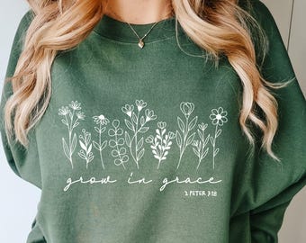 Comfort Colors Grow In Grace スウェットシャツ、ワイルドフラワー クリスチャン Tシャツ、フェイス フラワー グラフィック クルーネック、インスピレーションを与える聖書の言葉ギフト、ボヘミアン