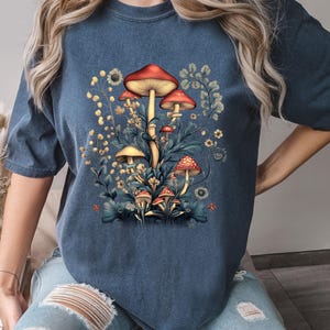 Vintage Mushroom Shirt, Botanical Tee| Cottagecore Mushroom Shirt| Goblincore Fashion| Mushroom Wildflower Shirt| Retro Mushroom Shirt