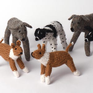 Stickmönster för Pocket Dogs i PDF-format på engelska - för 3 hundar - en grand danois, en engelsk pointer och en basanji.