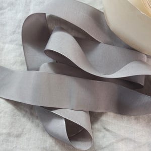 Nastro vintage in grosgrain francese di SETA anni '30-'40, 1 1/2 pollici, grigio nuvola