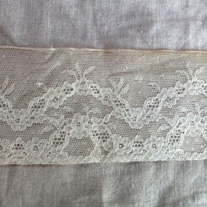vintage des années 40 2 3/4 pouces français vieilli maille complexe dentelle ivoire