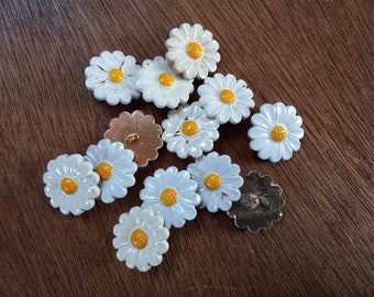 Vintage 1960's Metal White Daisy Buttons 3/4 inch