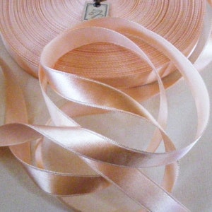 Vintage 1930 französischer Crepe Satin 1/2 Zoll Soft Peach