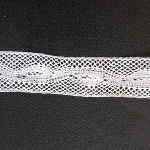 Pizzo francese intricato vintage anni '40 5/8" bianco sporco invecchiato