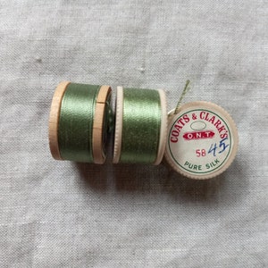 Cappotti antichi degli anni '30 -'40 Pura seta Twist Ricamo Asola in seta Bobina da 10 yd Verde mare 58