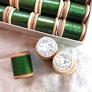 Antique 1940s Japanese Sampy Pure Silk Fine Fly Tie Rod Winding Thread  50 Yd Spool Green