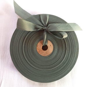 Fita tecida vintage dos EUA dos anos 1930-40 - estoque de chapeleiros - 9/16 polegadas verde-viridiano