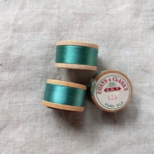 Antico cappotto anni '30-'40 in pura seta con ricamo a occhiello, bobina da 10 iarde, colore verde acqua 123