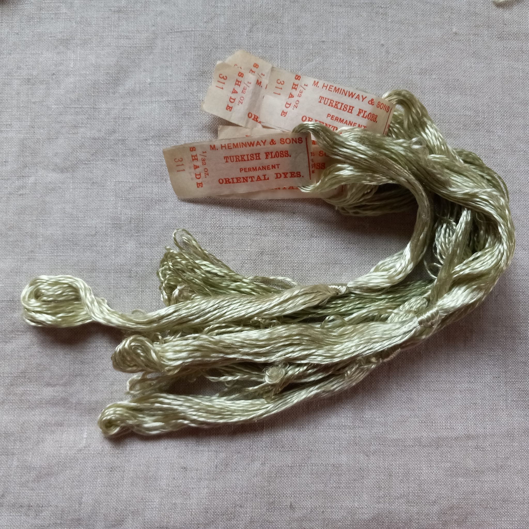 Filo da ricamo in seta antico del 1900 Heminway Turkish Floss, verde menta morbido 311