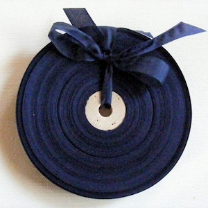 Fita trançada inglesa vintage dos anos 1930-40 - estoque de chapeleiros - 5/8 de polegada, linda azul-marinho real