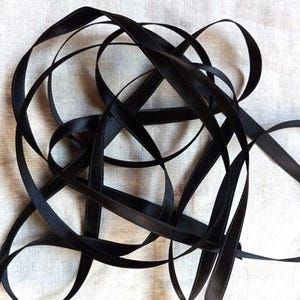 Ruban de satin français vintage des années 40 5/8 pouces noir