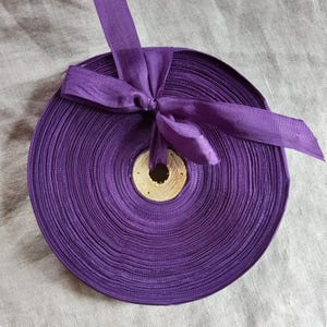 Ruban tissé français vintage des années 30 et 40 - stock de modistes - violet africain 5/8 pouces