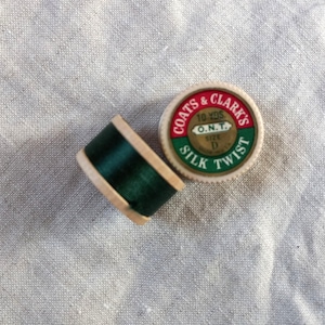 Antico cappotto anni '30-'40 in pura seta con ricamo a occhiello, bobina da 10 iarde, verde intenso 61a