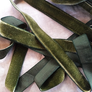 Ruban de velours vintage des années 40, France 27,5 cm vert mousse