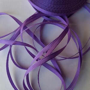 Ruban de modistes en soie gros-grain vintage des années 30-40, France 1/4 pouce violet