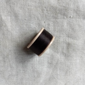 Antico cappotto anni '30-'40 in pura seta con ricamo a occhiello, bobina da 10 iarde, marrone terra d'ombra scura 56b