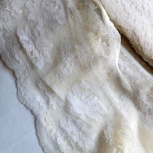 Vintage 1940's 4 1/4 Inch French Aged Eggshell Rayon Lace