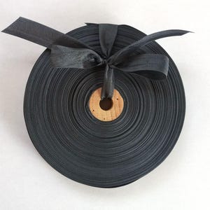 Ruban tissé vintage, Français des années 30-40 - Stock modistes - 5/8 pouces gris foncé