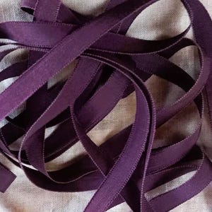 Ruban gros-grain en faille de soie des années 30-40, Français, style modistes 7/16 po. violet prune