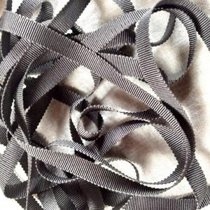 Vintage jaren 1930-40's Franse zijde Petersham grosgrain lint 3/8 inch medium grijs
