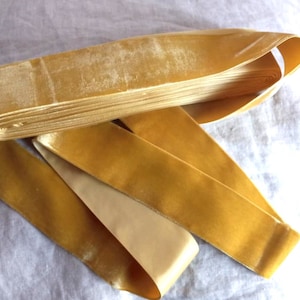 Vintage 1930's ALTES französisches Samtband 5,5 cm, Senfgold