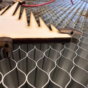 Bevestigingsmiddelen van multiplex voor lasersnijmachines: het perfecte gereedschap voor nauwkeurig vakmanschap. Bevestigingen, bevestigingen, klemmen. Digitale download