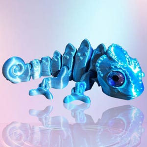 3D Printed Articulated Chameleon: Desk Fidget Toy, Animal Figurine, Christmas Gift, New Year Gift Blue/Silver