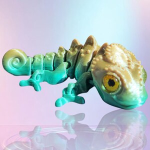3D Printed Articulated Chameleon: Desk Fidget Toy, Animal Figurine, Christmas Gift, New Year Gift Yellow Green