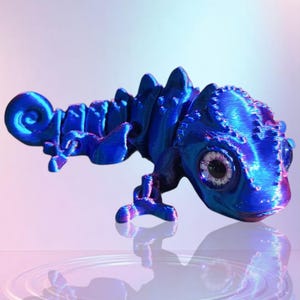 3D Printed Articulated Chameleon: Desk Fidget Toy, Animal Figurine, Christmas Gift, New Year Gift Blue/Red