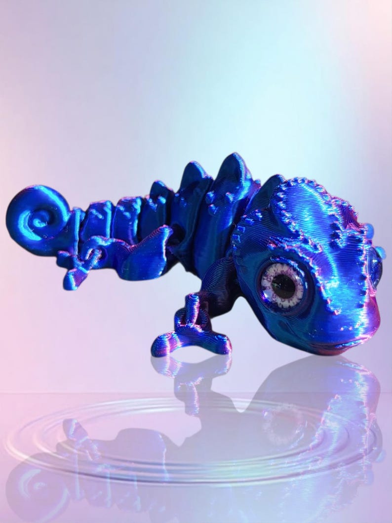 3D Printed Articulated Chameleon: Desk Fidget Toy, Animal Figurine, Christmas Gift, New Year Gift Blue/Red