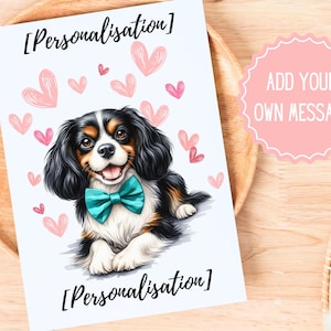 Cartão de felicitações personalizado com corações de amor em forma de cavalier king charles spaniel tricolor com gravata borboleta azul