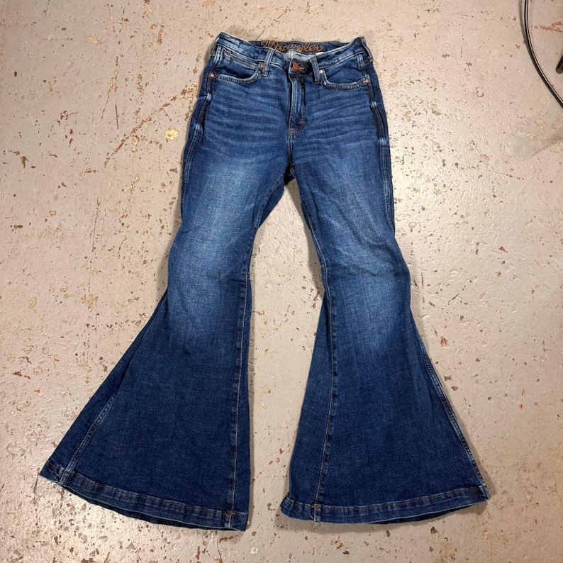 Insane wrangler flare boot cut Jeans image 1