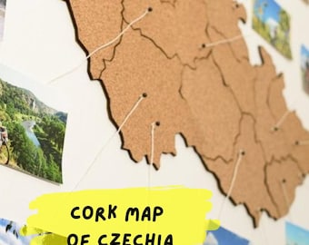 Carte de voyage de la Tchéquie en carton liège auto-adhésif 79 x 45 x 0,4 cm | Tableau d'affichage fabriqué en Tchéquie | Respectueux de l'environnement | Décoration murale | Art mural | Petite entreprise