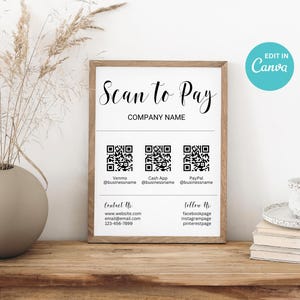 Può includere: Un cartello incorniciato con la scritta "Scan to Pay" e codici QR per Venmo, Cash App e PayPal. Il cartello include anche informazioni di contatto e collegamenti ai social media. Il cartello è esposto su una superficie di legno.