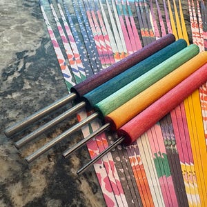 Set of 5 paper bead rollers and 60 paper bead strips