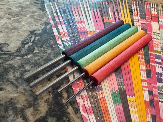 Set of 5 paper bead rollers and 60 paper bead strips